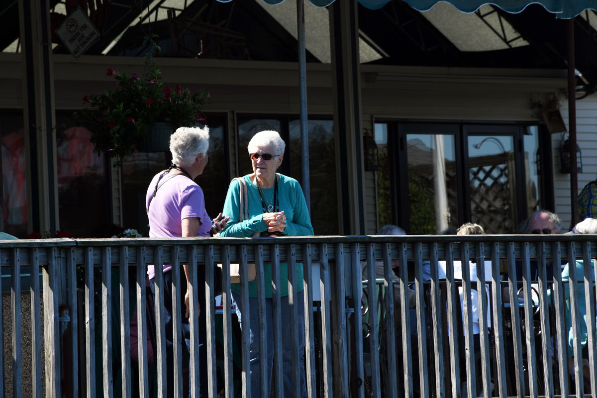 045 LaVerna Quiring and Joyce Hamling relax after lunch at the Plymouth Harbor.jpg